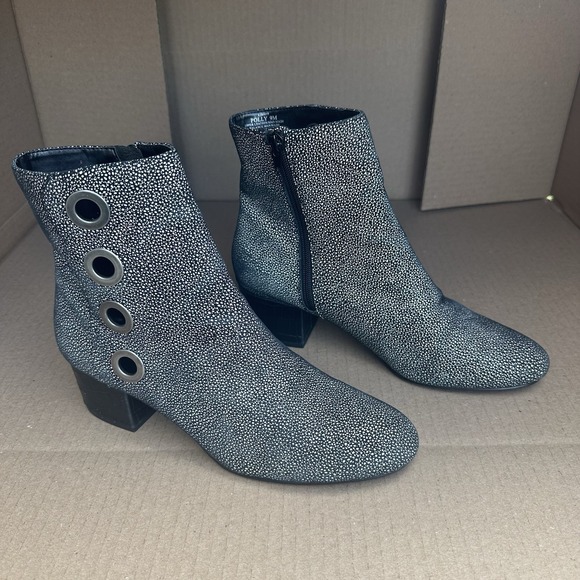 LOGO by Lori Goldstein Polly Ankle Boots with Grommets Gray Blk Women's Sz 9M - Picture 1 of 11
